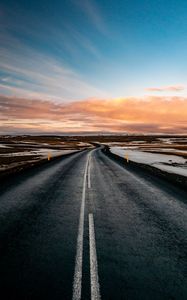 Preview wallpaper road, horizon, markup, turn, snow, sunset