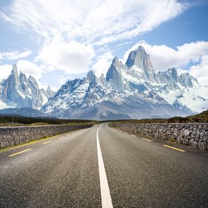 Preview wallpaper road, marking, distance, mountains, snow, snowy