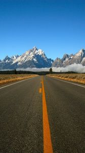 Preview wallpaper road, marking, line, yellow, mountains, fog, asphalt