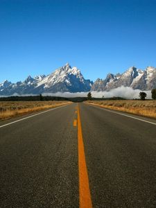 Preview wallpaper road, marking, line, yellow, mountains, fog, asphalt