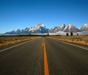 Preview wallpaper road, marking, line, yellow, mountains, fog, asphalt