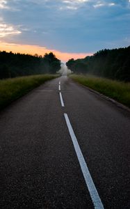 Preview wallpaper road, markings, fog, dawn