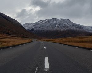 Preview wallpaper road, mountains, marking