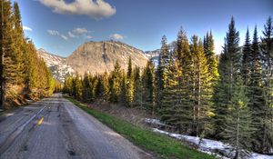 Preview wallpaper road, mountains, trees, marking, distance