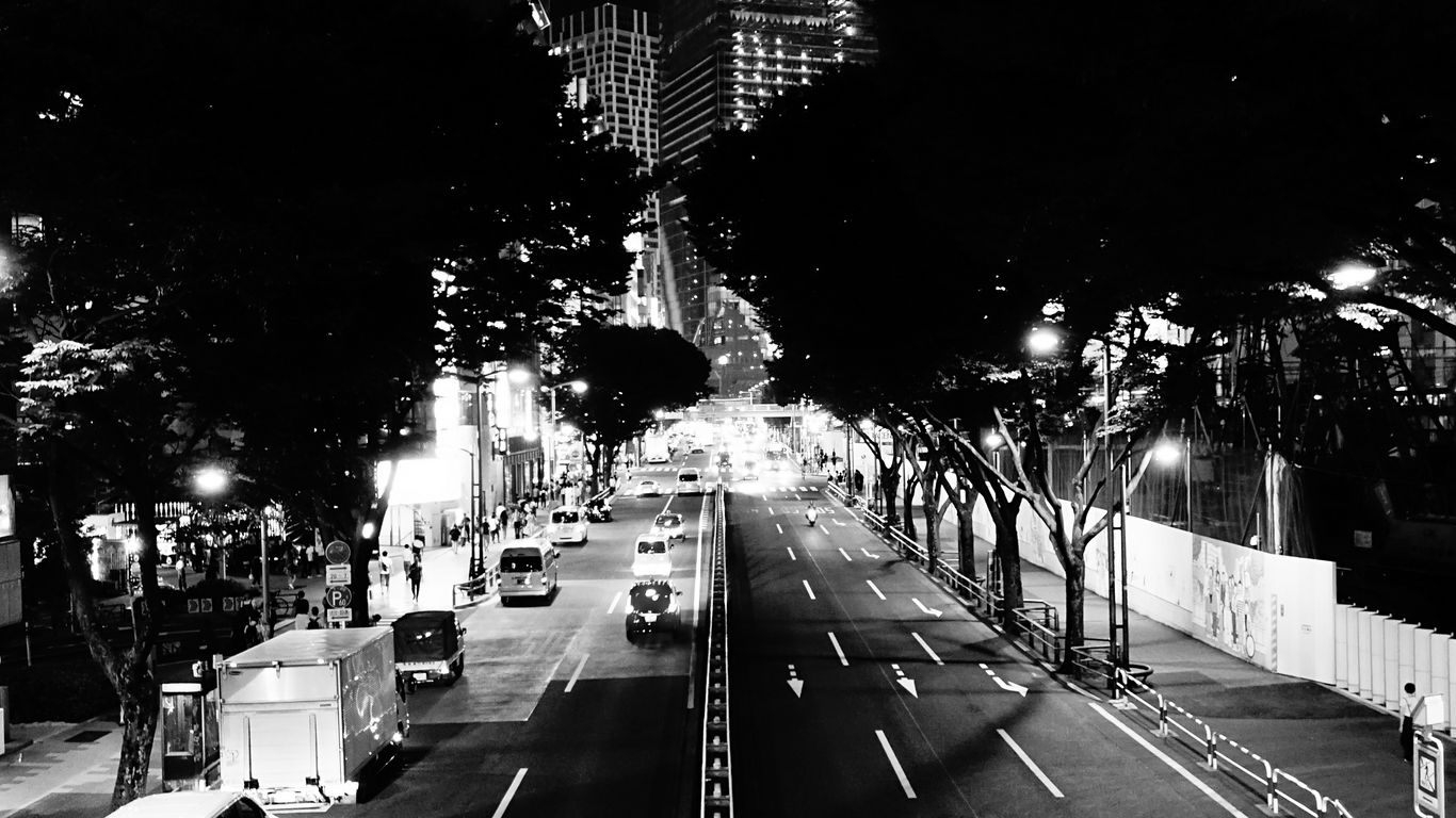 Download Wallpaper 1366x768 Road, Night City, Bw, Cars, Buildings 