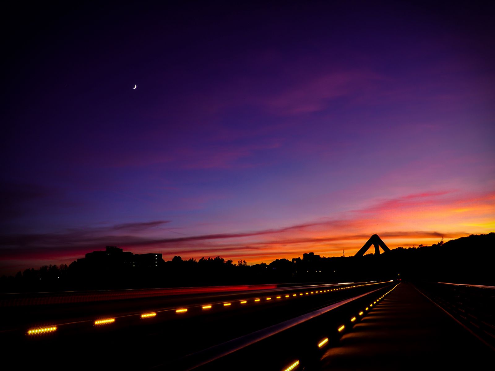 Download Wallpaper 1600x1200 Road Night Markings Sky Standard 4 3 Hd 