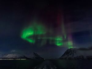 Preview wallpaper road, northern lights, night, mountains