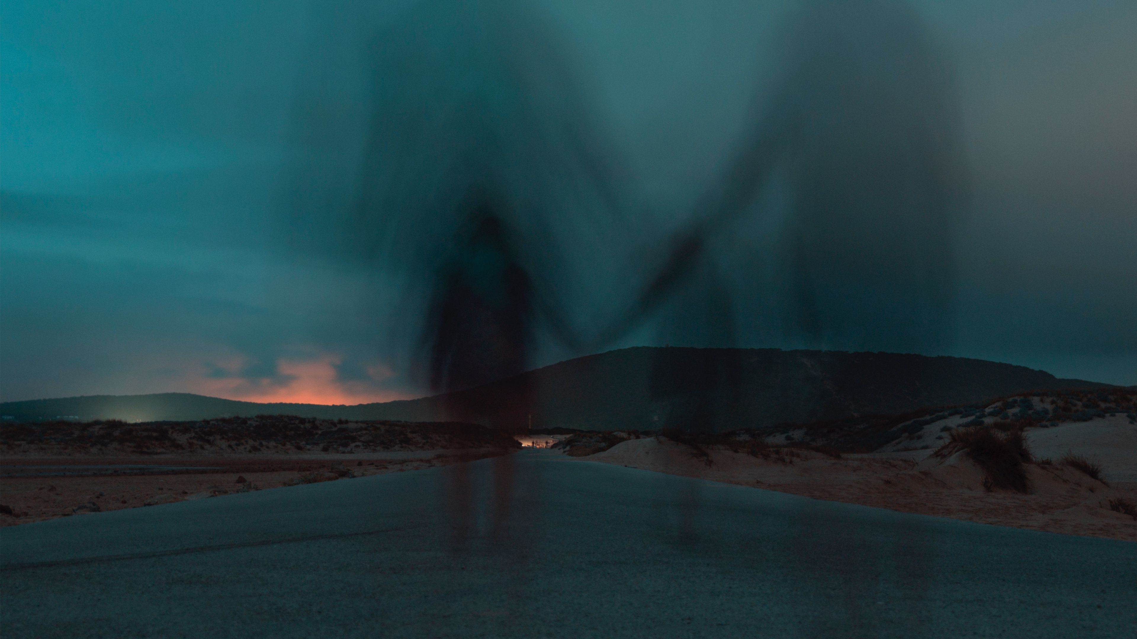 Download wallpaper 3840x2160 road, silhouettes, mirage, ghosts, couple