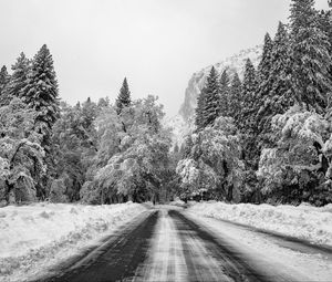 Preview wallpaper road, snow, winter, mountain, valley