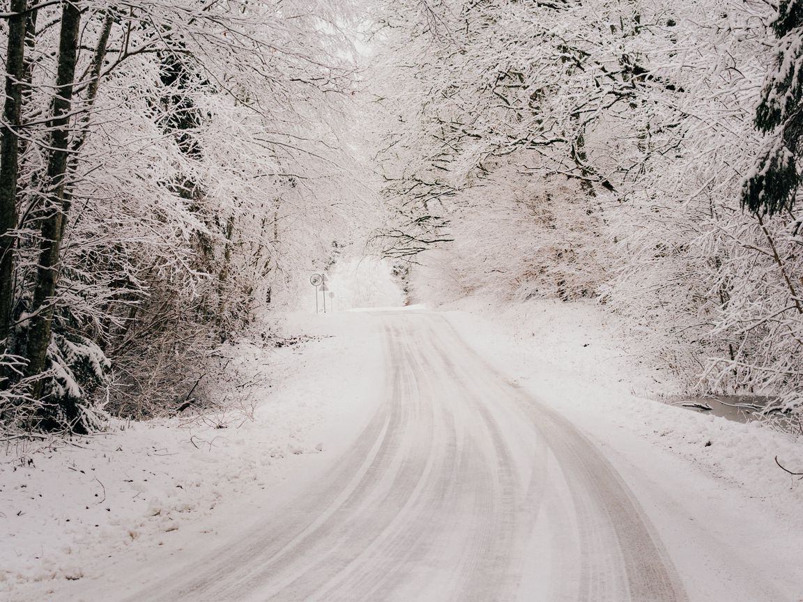 Сон дорога снег. Снежная дорога Чечня. Снежная дорога текстура.