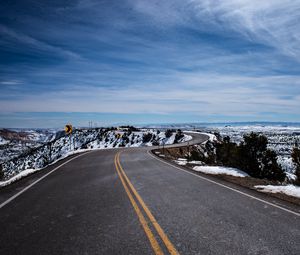 Preview wallpaper road, turn, winding, asphalt, horizon, snowy