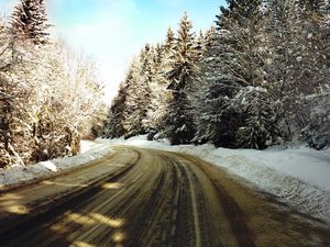 Preview wallpaper road, turn, winter, snow, trees, hoarfrost, slush, dirt