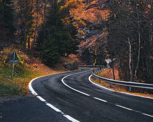 Preview wallpaper road, winding, rocks, marking, fog