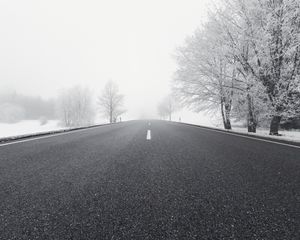 Preview wallpaper road, winter, bw, snow, fog, trees, direction