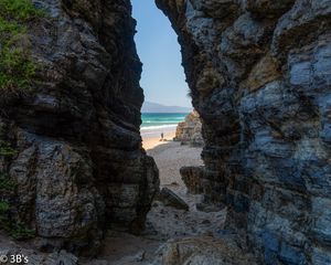 Preview wallpaper rock, arch, beach, man, sea, nature