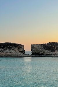 Preview wallpaper rock, arch, sea, horizon, landscape, nature