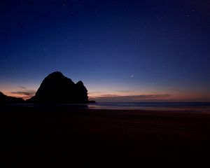 Preview wallpaper rock, beach, night, sea, dark