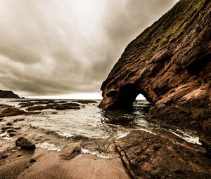 Preview wallpaper rock, cliff, sea, waves, beach