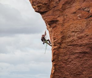 Preview wallpaper rock climber, rock, peak, extreme, sky