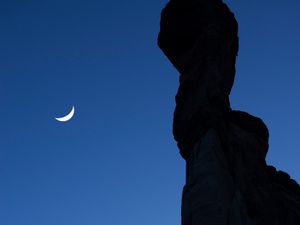 Preview wallpaper rock, moon, sky, night, dark