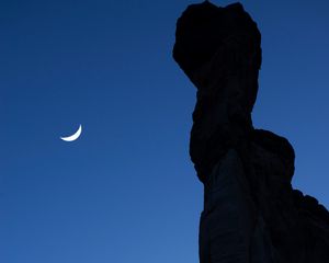 Preview wallpaper rock, moon, sky, night, dark