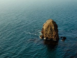 Preview wallpaper rock, ocean, horizon, channel islands, oxnard, united states