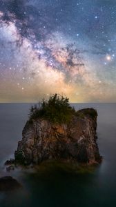 Preview wallpaper rock, ocean, milky way, stars, sky, night