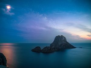 Preview wallpaper rock, sea, evening, sky
