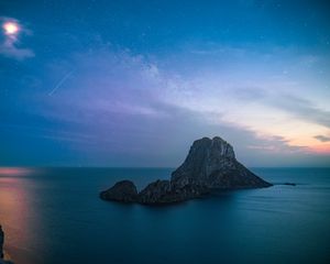 Preview wallpaper rock, sea, evening, sky