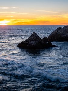 Preview wallpaper rock, sea, horizon, nature, landscape