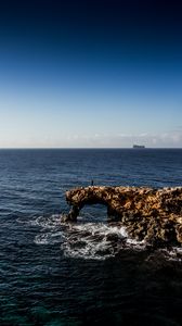 Preview wallpaper rock, sea, horizon, waves, sky