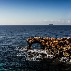 Preview wallpaper rock, sea, horizon, waves, sky