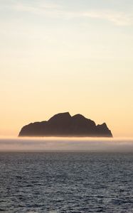 Preview wallpaper rock, sea, horizon, evening