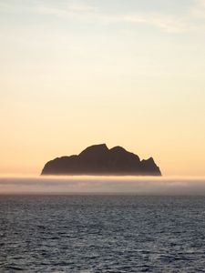 Preview wallpaper rock, sea, horizon, evening