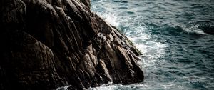Preview wallpaper rock, sea, splashes, foam