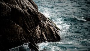 Preview wallpaper rock, sea, splashes, foam