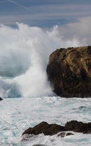 Preview wallpaper rock, sea, splashes, foam, wave