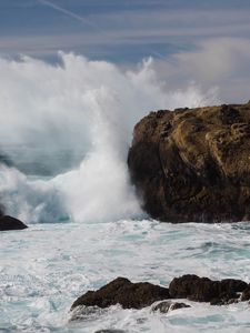 Preview wallpaper rock, sea, splashes, foam, wave