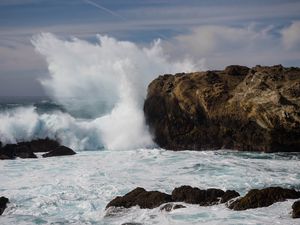 Preview wallpaper rock, sea, splashes, foam, wave