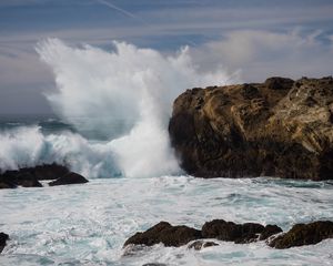 Preview wallpaper rock, sea, splashes, foam, wave