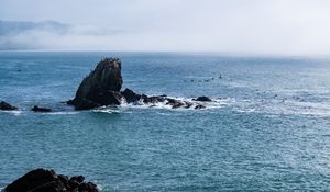 Preview wallpaper rock, sea, splashes, horizon