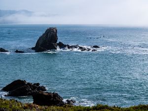 Preview wallpaper rock, sea, splashes, horizon