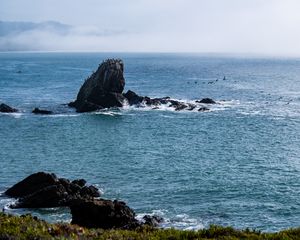 Preview wallpaper rock, sea, splashes, horizon