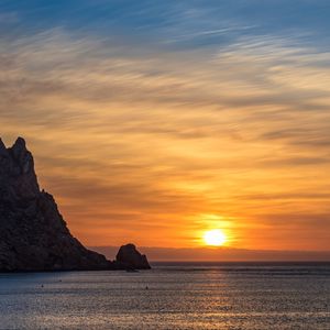 Preview wallpaper rock, sea, sunset, horizon, dark