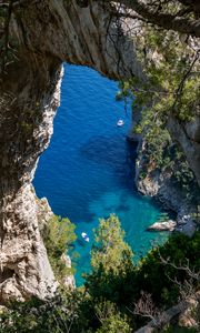 Preview wallpaper rock, sea, trees, boats, bottom