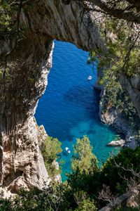 Preview wallpaper rock, sea, trees, boats, bottom