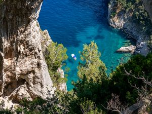 Preview wallpaper rock, sea, trees, boats, bottom