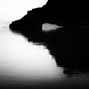 Preview wallpaper rock, sea, water, black and white, dark