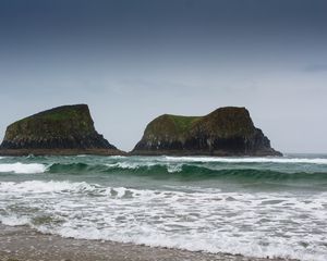Preview wallpaper rock, sea, waves, foam, shore, landscape