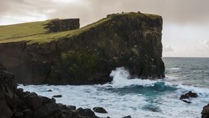 Preview wallpaper rock, sea, waves, splashes, stones